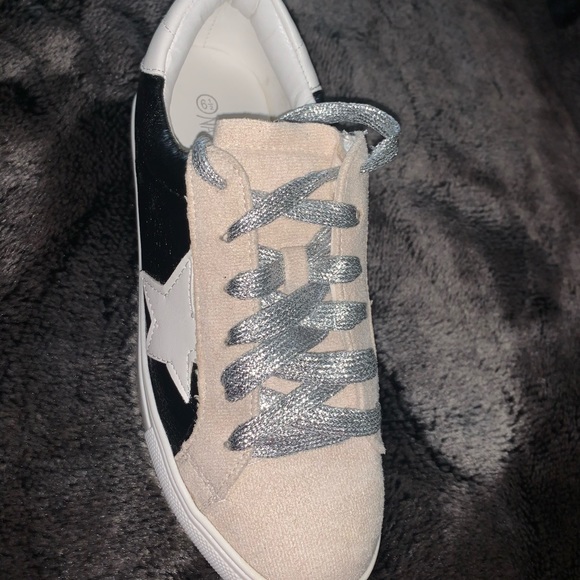 Shoes - New shoes never worn